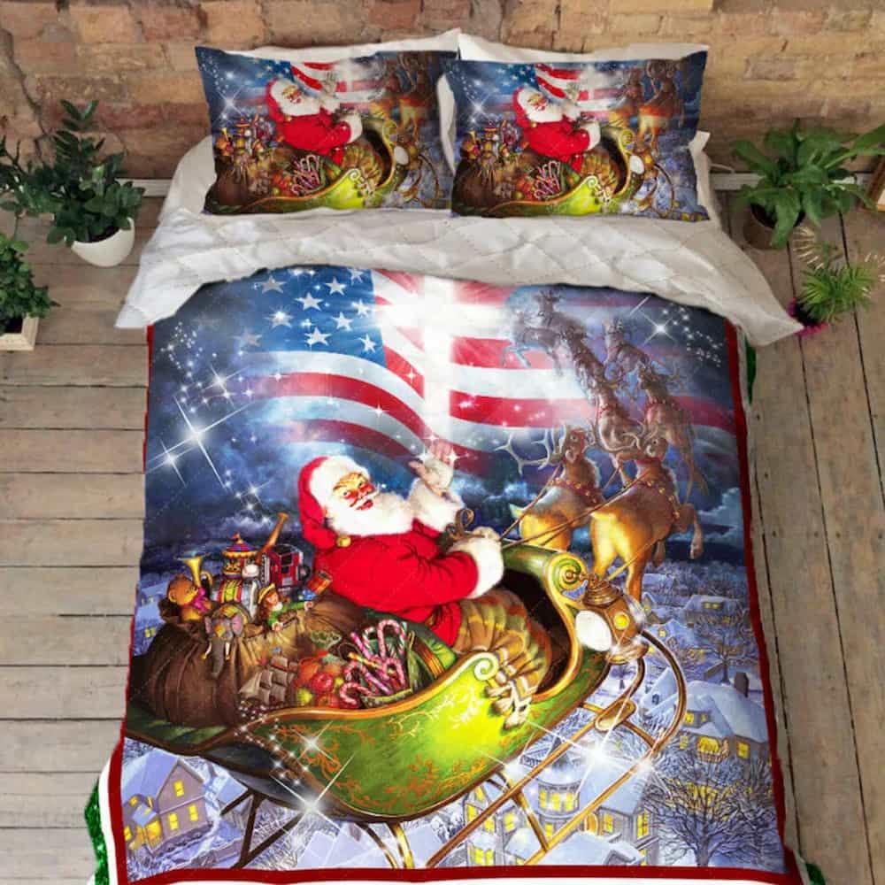 Santa Claus And His Reindeer Quilt Bedding Set, Season’s Greetings Christmas