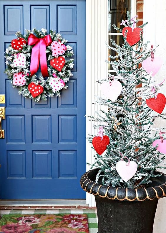 a heart tree in a black urn and a door wreath
