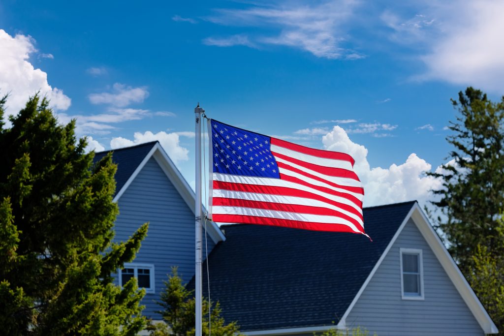 How To Display Flag On Memorial Day​